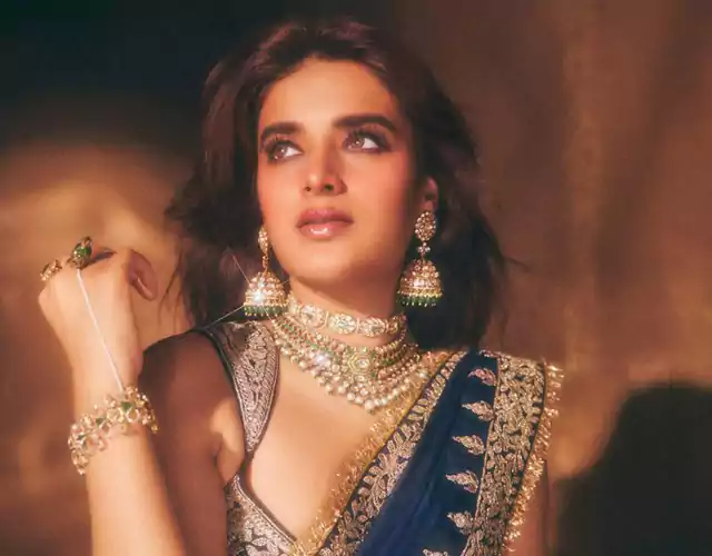 Nidhhi Agerwal Exudes Royal Elegance in a Stunning Saree